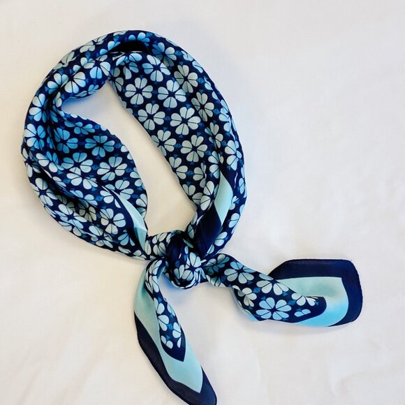 Four Petal Clover Scarf - Yellow - Picture 7 of 10